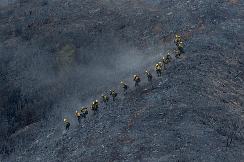 Illustration for article titled California Burning: Dramatic Photos Of Firefighters In Action